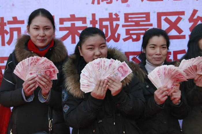 Tourists In China Get The Opportunity Of A Lifetime (17 pics)