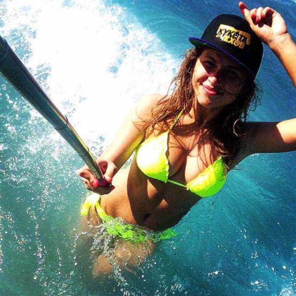 Beautiful Babes In Bikinis Are The Best Reason To Go To The Beach (44 pics)
