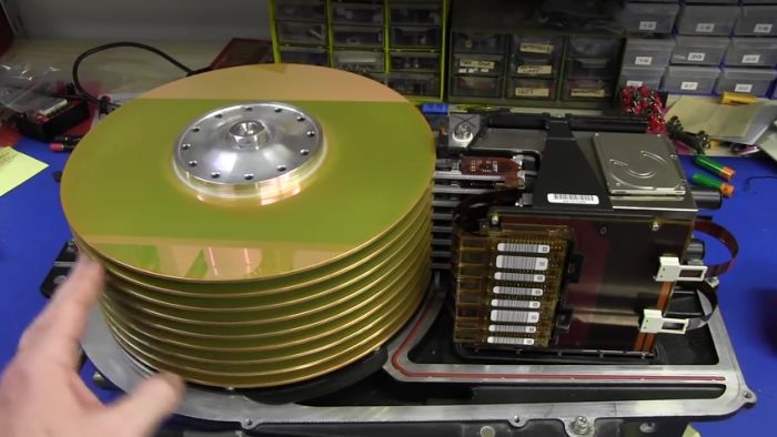 What A 3.78 Gig Hard Drive Looked Like In The '70s (16 pics)