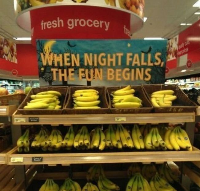 Grocery Store Displays That Accidentally Horrified Shoppers (14 pics)