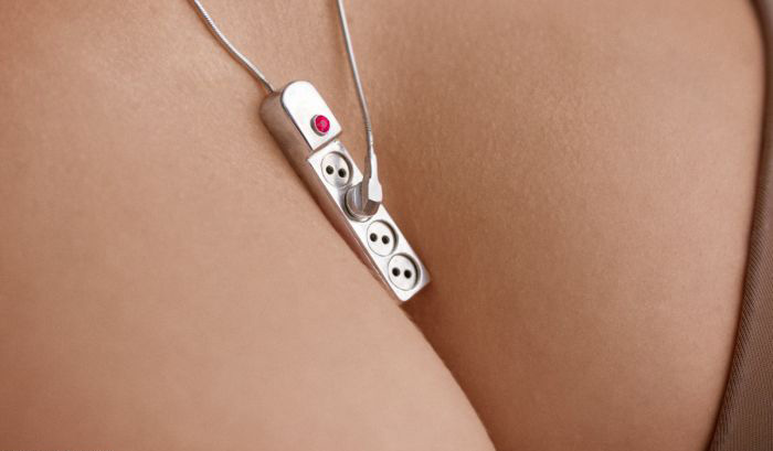 Man Creates An Unusual Pendant For His Wife (4 pics)