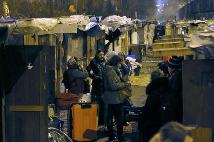 Gypsies Have Created A Village Built Out Of Rubbish In Paris 16 Pics