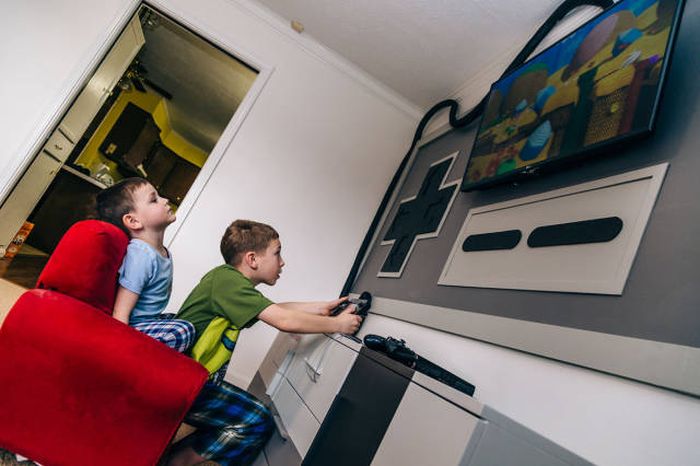 Parents Create A Giant NES Replica For Their Kids (19 pics)