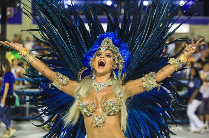 Thousands Of Sexy Samba Dancers Gather For Carnival In Brazil (28 pics)