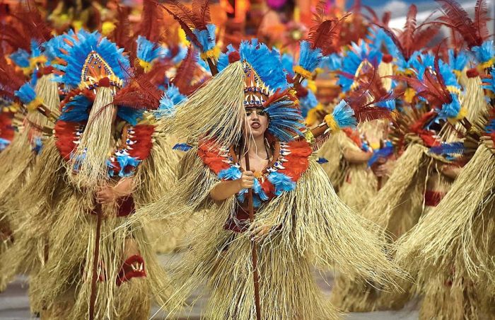 Thousands Of Sexy Samba Dancers Gather For Carnival In Brazil (28 pics)