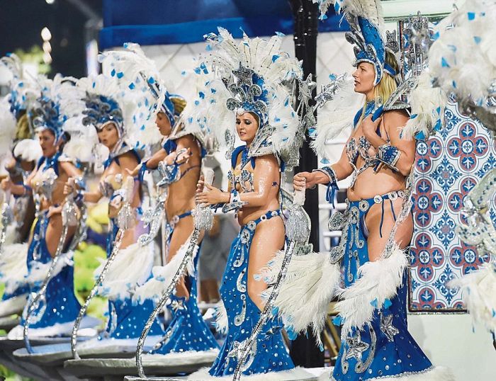Thousands Of Sexy Samba Dancers Gather For Carnival In Brazil (28 pics)