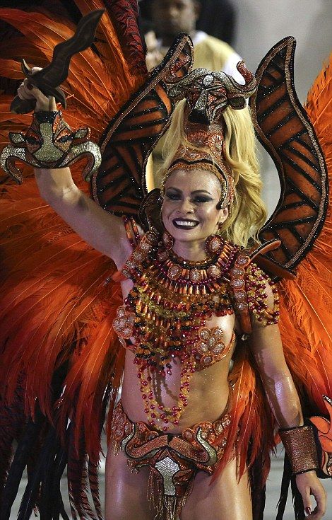 Thousands Of Sexy Samba Dancers Gather For Carnival In Brazil (28 pics)
