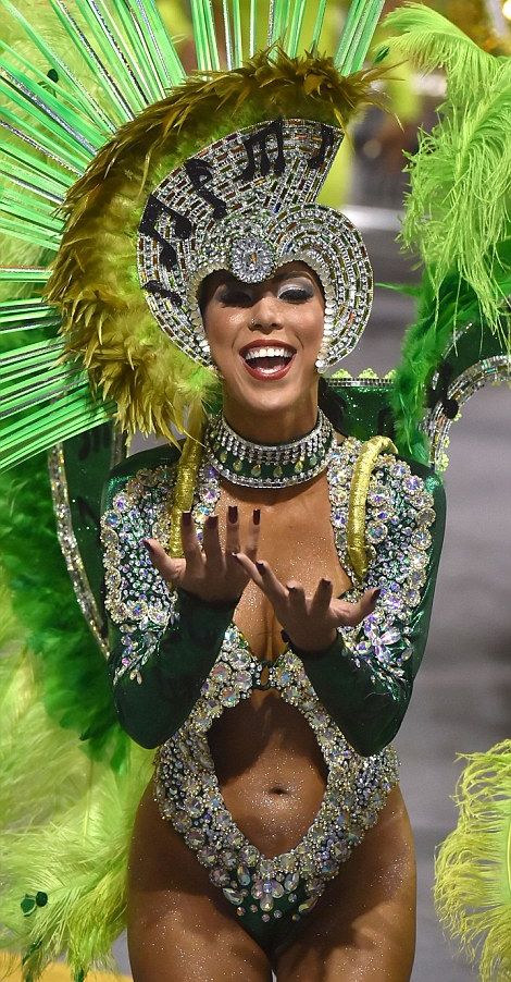 Thousands Of Sexy Samba Dancers Gather For Carniva