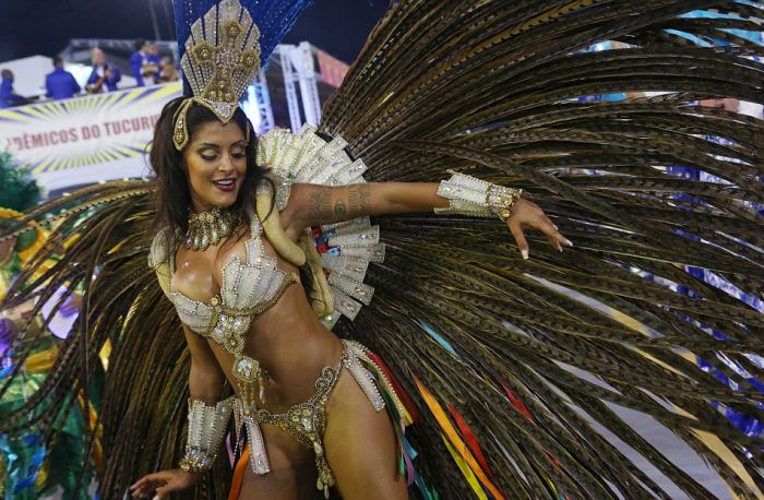 Thousands Of Sexy Samba Dancers Gather For Carnival In Brazil (28 pics)