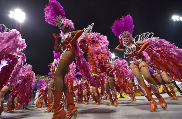 Thousands Of Sexy Samba Dancers Gather For Carnival In Brazil (28 pics)