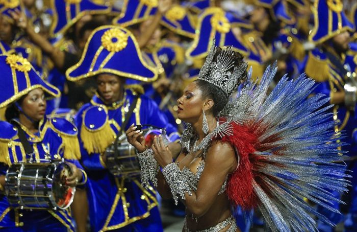 Thousands Of Sexy Samba Dancers Gather For Carnival In Brazil (28 pics)