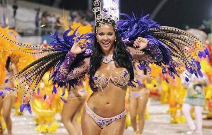 Thousands Of Sexy Samba Dancers Gather For Carnival In Brazil (28 pics)