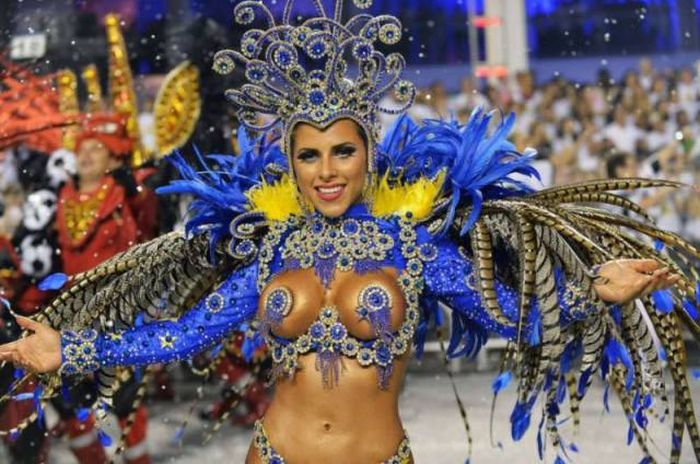 Thousands Of Sexy Samba Dancers Gather For Carnival In Brazil (28 pics)