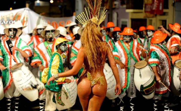 Thousands Of Sexy Samba Dancers Gather For Carnival In Brazil 28 Pics