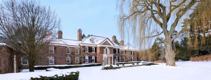 A White Collar Criminal Is Selling His Gigantic Canadian Mansion (15 pics)