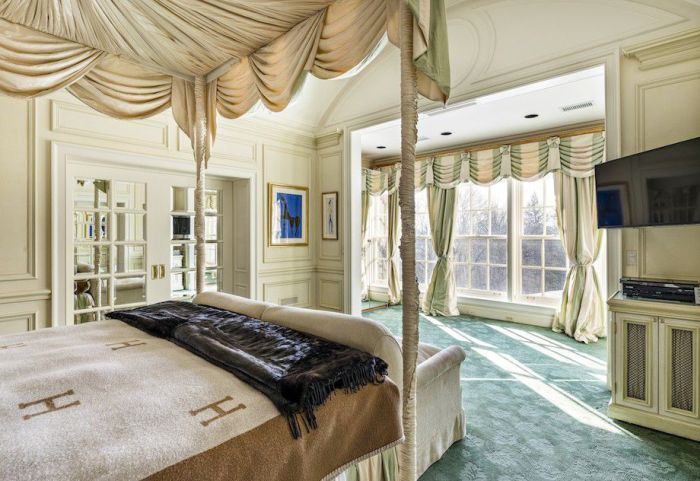 A White Collar Criminal Is Selling His Gigantic Canadian Mansion (15 pics)