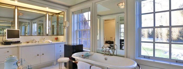 A White Collar Criminal Is Selling His Gigantic Canadian Mansion (15 pics)