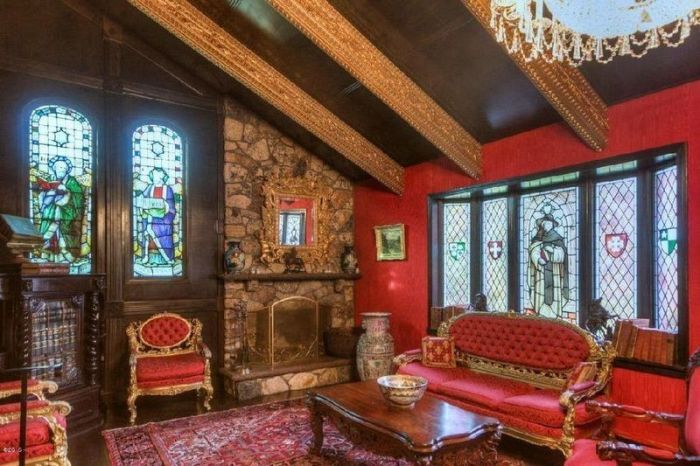 This Regular Rhode Island Home Has A Castle Hidden Inside (15 pics)