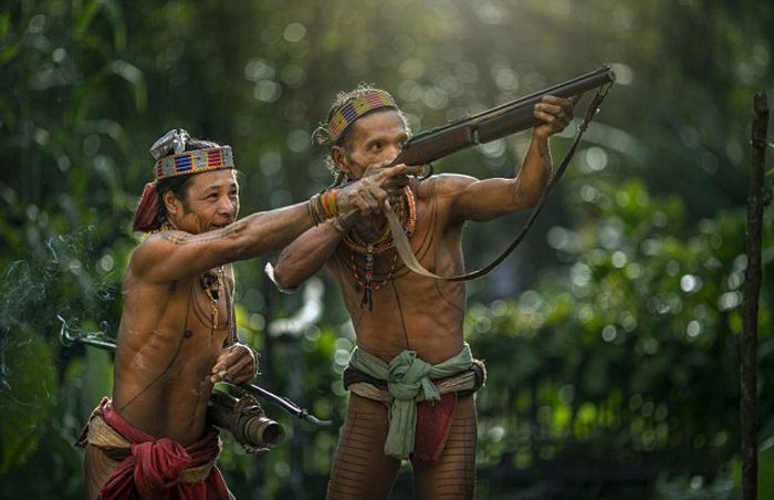 Photos Of The Mentawai Tribe In West Sumatra Show A Civilization Untouched (22 pics)