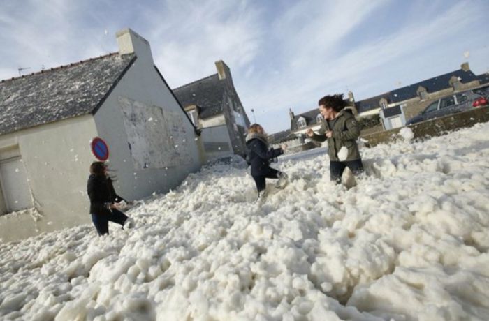 A Town In France Is Completely Covered In Foam (8 pics)