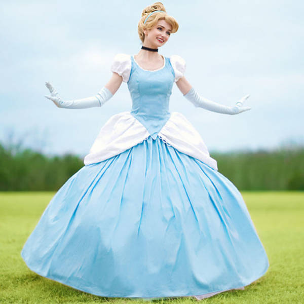 Girls Gets Disney Fever And Spends $14,000 On Princess Costumes (16 pics)