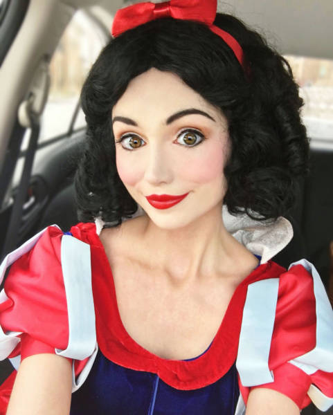 Girls Gets Disney Fever And Spends $14,000 On Princess Costumes (16 pics)