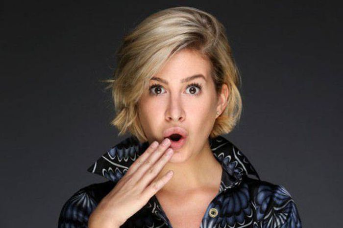 People Are Shocked When They Find Out That The 'Thumbing' Girl Is Actually Hot (13 pics)
