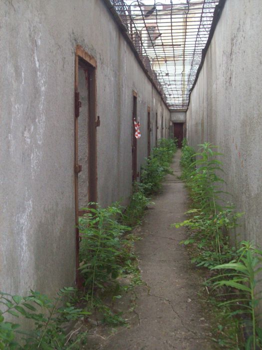 This Abandoned Prison In Estonia Is Terrifying (28 pics)