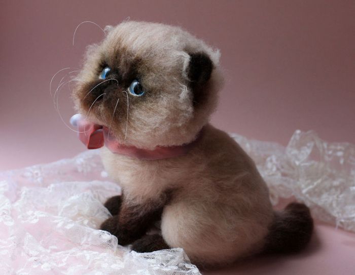 Woman Turns Wool Into Adorable Little Animals (13 pics)