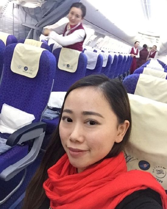 After A 10-Hour Delay This Woman Got A Plane All To Herself (3 pics)