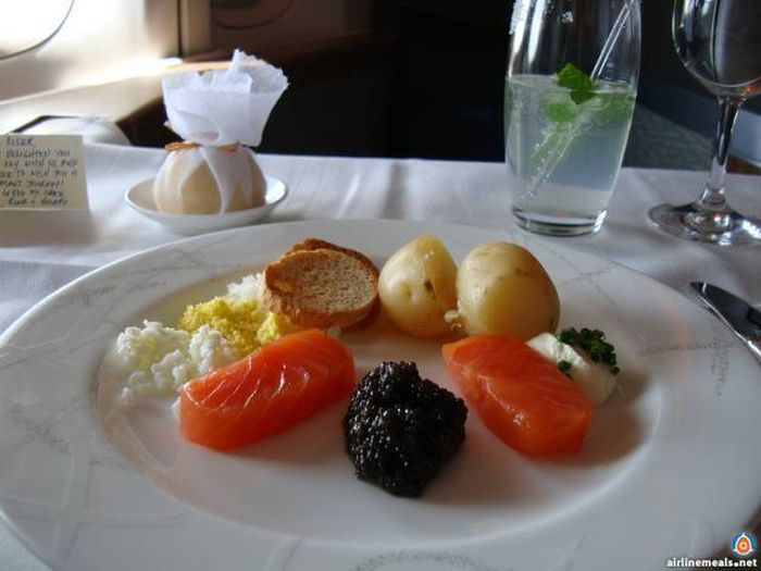 People Who Fly First Class Get To Eat The Most Delicious Meals (61 pics)