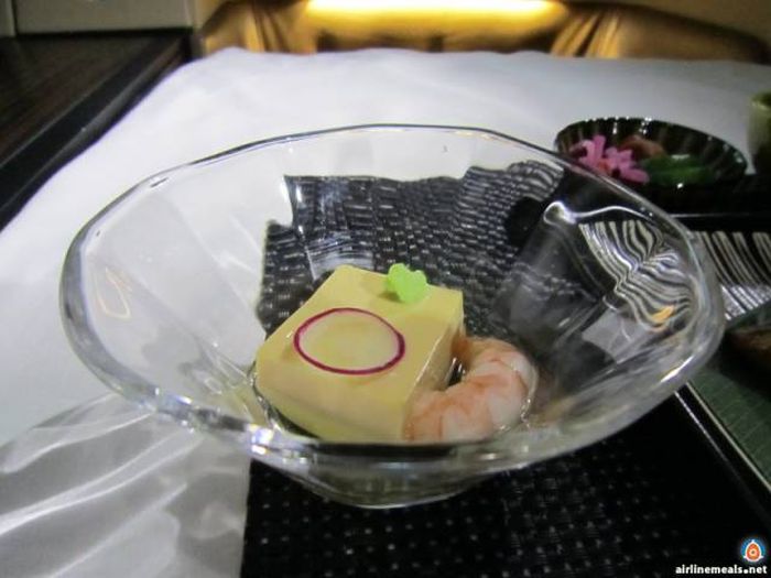 People Who Fly First Class Get To Eat The Most Delicious Meals (61 pics)