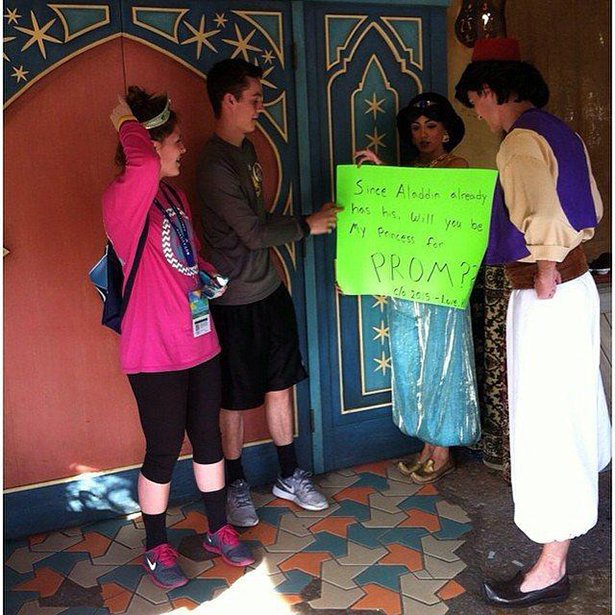 People Who Went All Out When Asking Their Dates To Prom (24 pics)