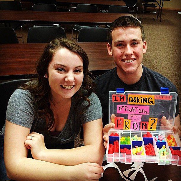People Who Went All Out When Asking Their Dates To Prom (24 pics)
