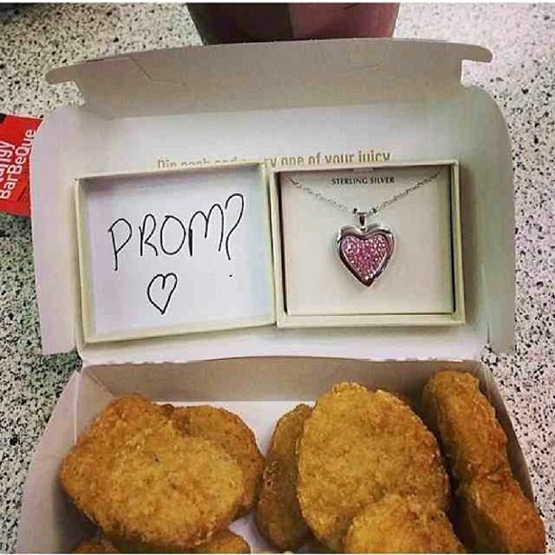 People Who Went All Out When Asking Their Dates To Prom (24 pics)