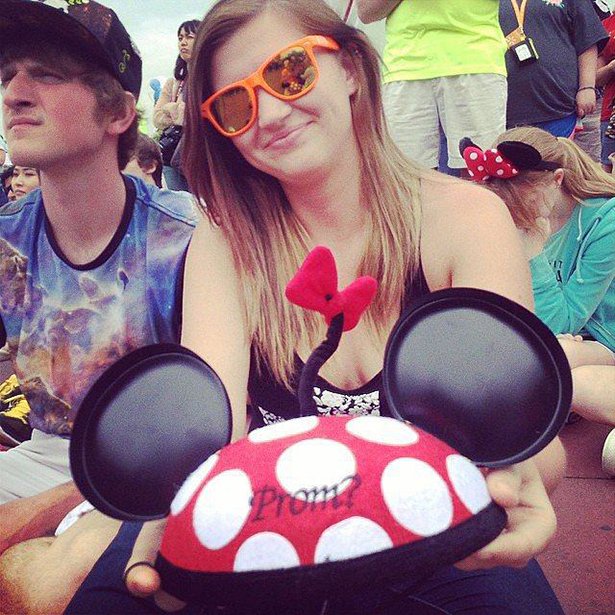 People Who Went All Out When Asking Their Dates To Prom (24 pics)