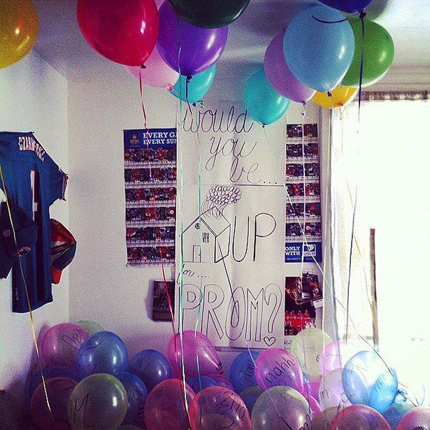 People Who Went All Out When Asking Their Dates To Prom (24 pics)