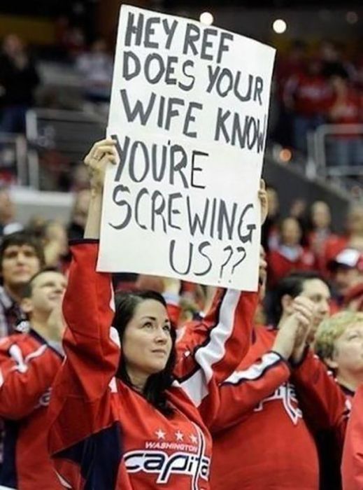 Signs That Stole The Show At Sports Games (26 pics)