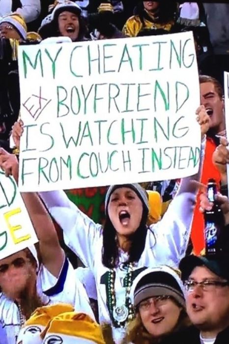 Signs That Stole The Show At Sports Games (26 pics)