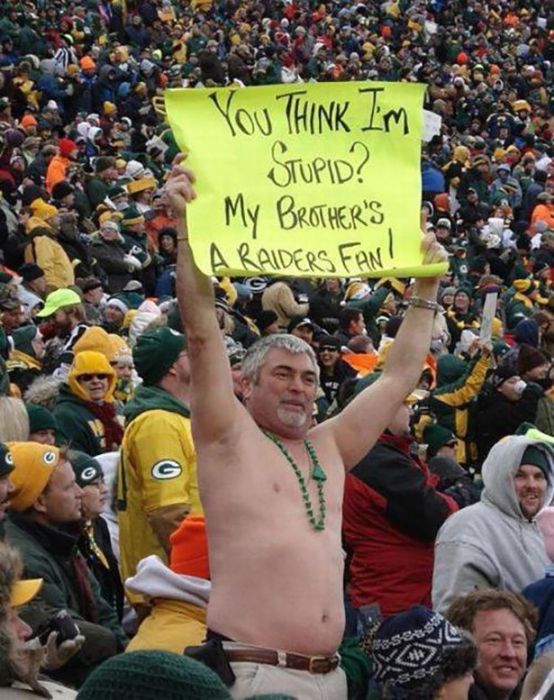Signs That Stole The Show At Sports Games (26 pics)