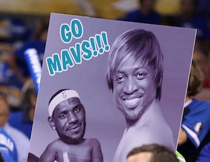 Signs That Stole The Show At Sports Games (26 pics)