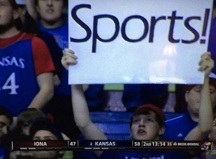 Signs That Stole The Show At Sports Games (26 pics)