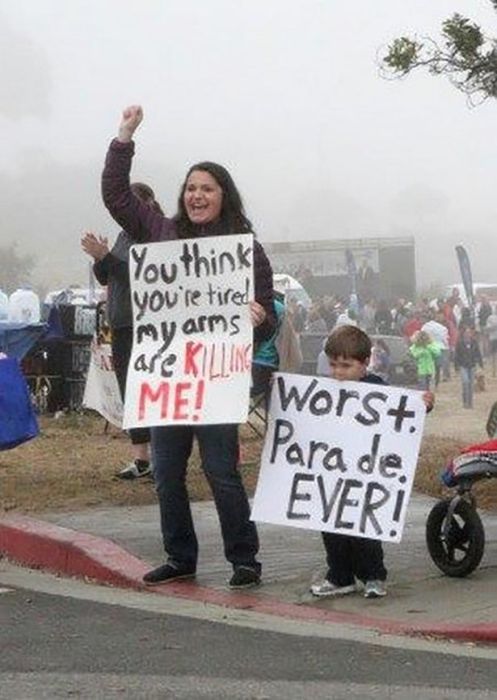 Signs That Stole The Show At Sports Games (26 pics)