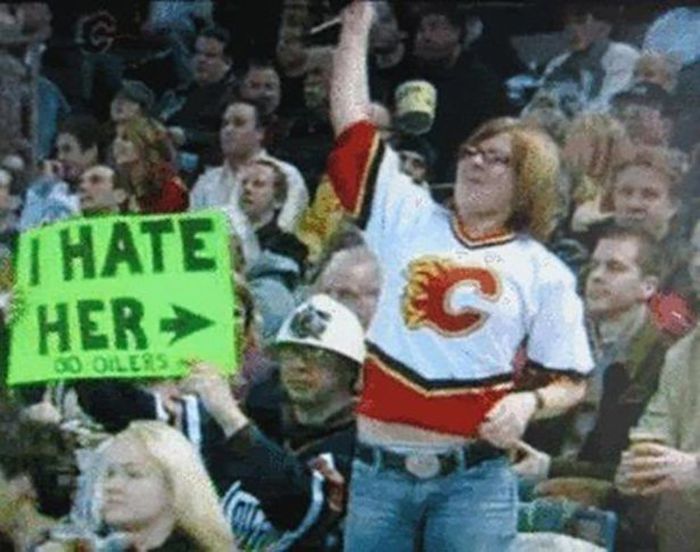 Signs That Stole The Show At Sports Games (26 pics)