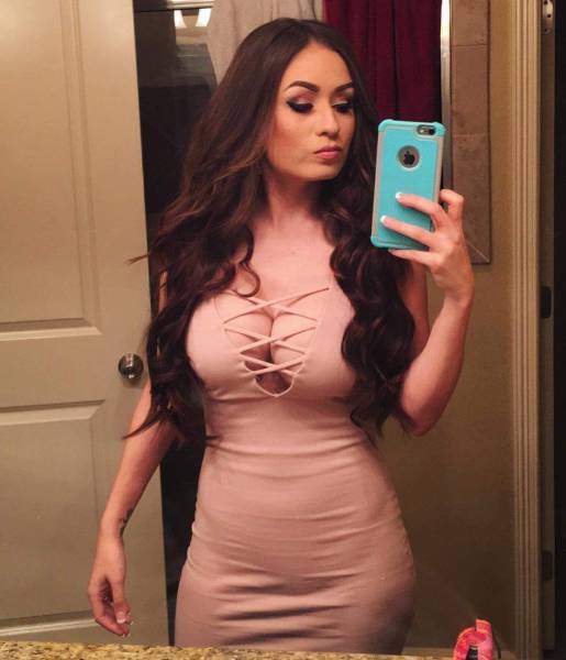 Sexy Women In Tight Dresses Are Simply Too Tempting To Resist (61 pics)