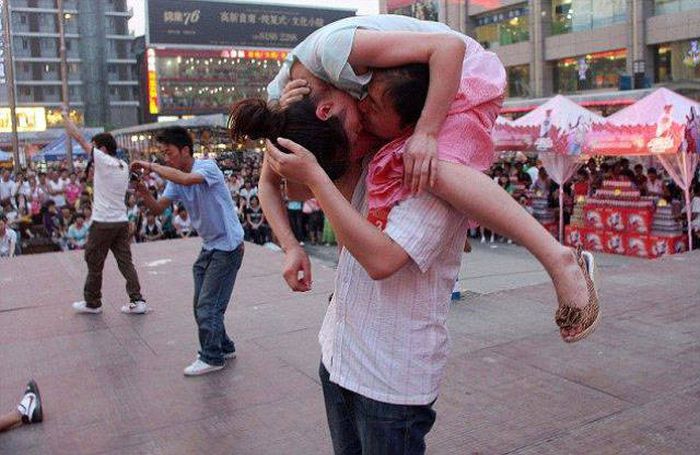 People Who Found New Ways To Fail At Kissing 40 Pics