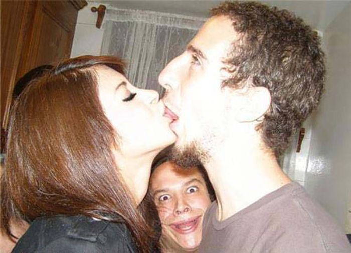 People Who Found New Ways To Fail At Kissing 40 Pics