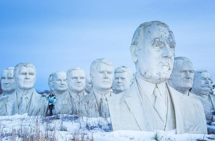 In Virginia There Are 43 Giant Presidential Heads Sitting In A Field (5 pics)