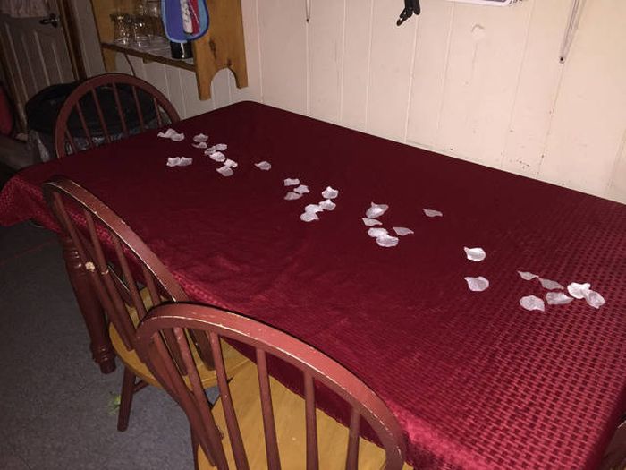 Girlfriend Sets Up Special Surprise Present For Her Boyfriend On Valentine's Day (11 pics)