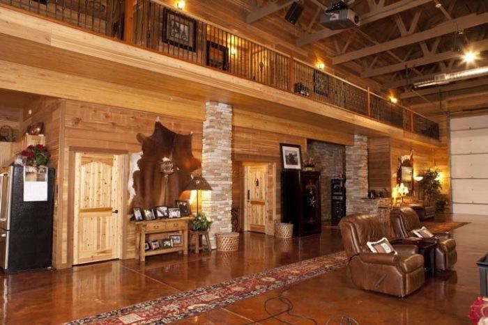Texas Man Turns His Barn Into An Immaculate Bachelor Pad (10 pics)